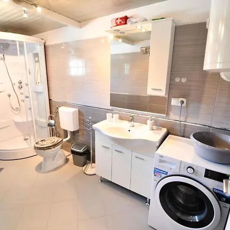 - Split Riviera 7302 Villa Hrvace